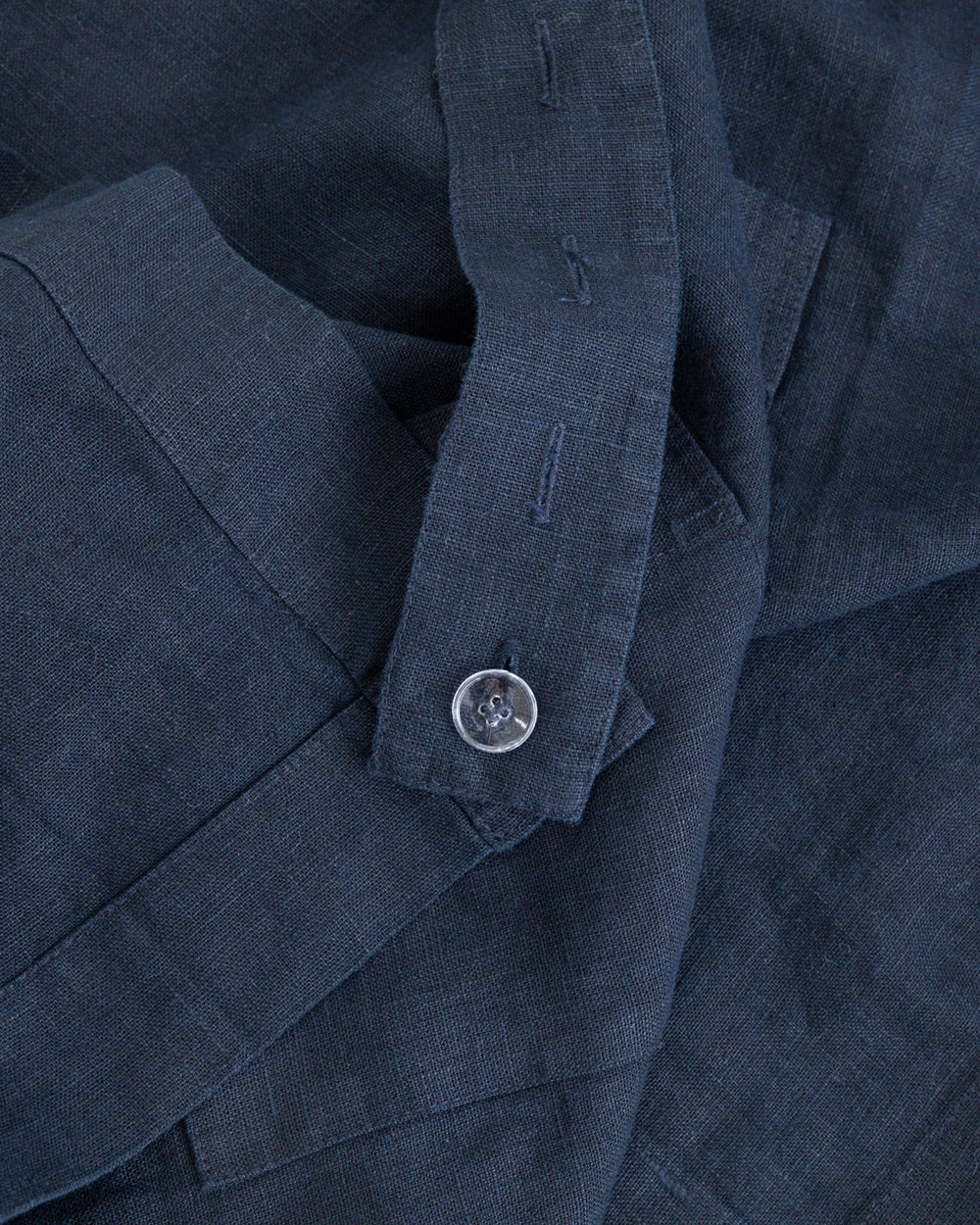 Fasten detail of kids stone-washed linen apron