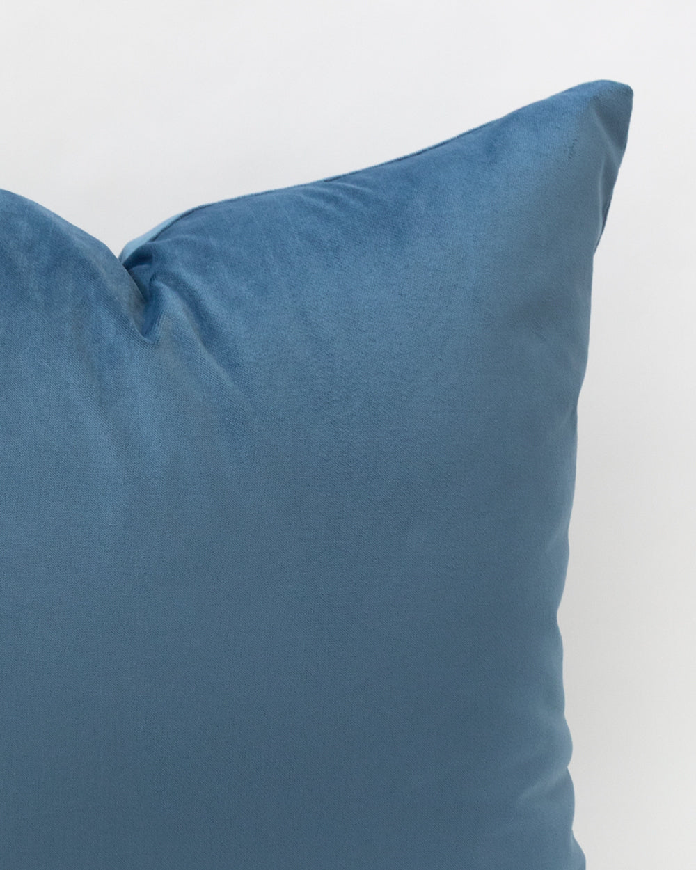 Wren Velvet Pillow Cover, Cerulean Blue